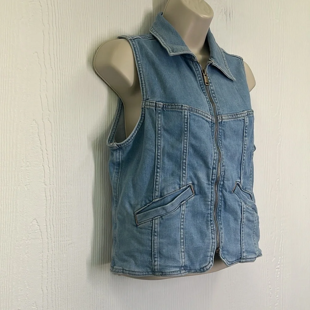 American Eagle - Light Stonewashed Zip Up Pocket Sleeveless Vest Size Small - Picture 4 of 10